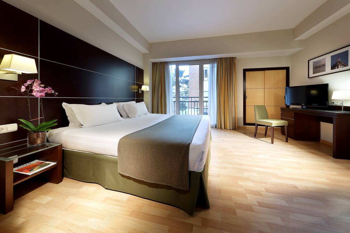 minibar, in-room safe, desk, soundproofing