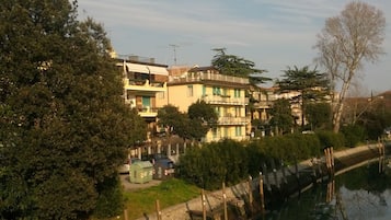 Dock