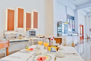 Daily full breakfast (EUR 10.8 per person)