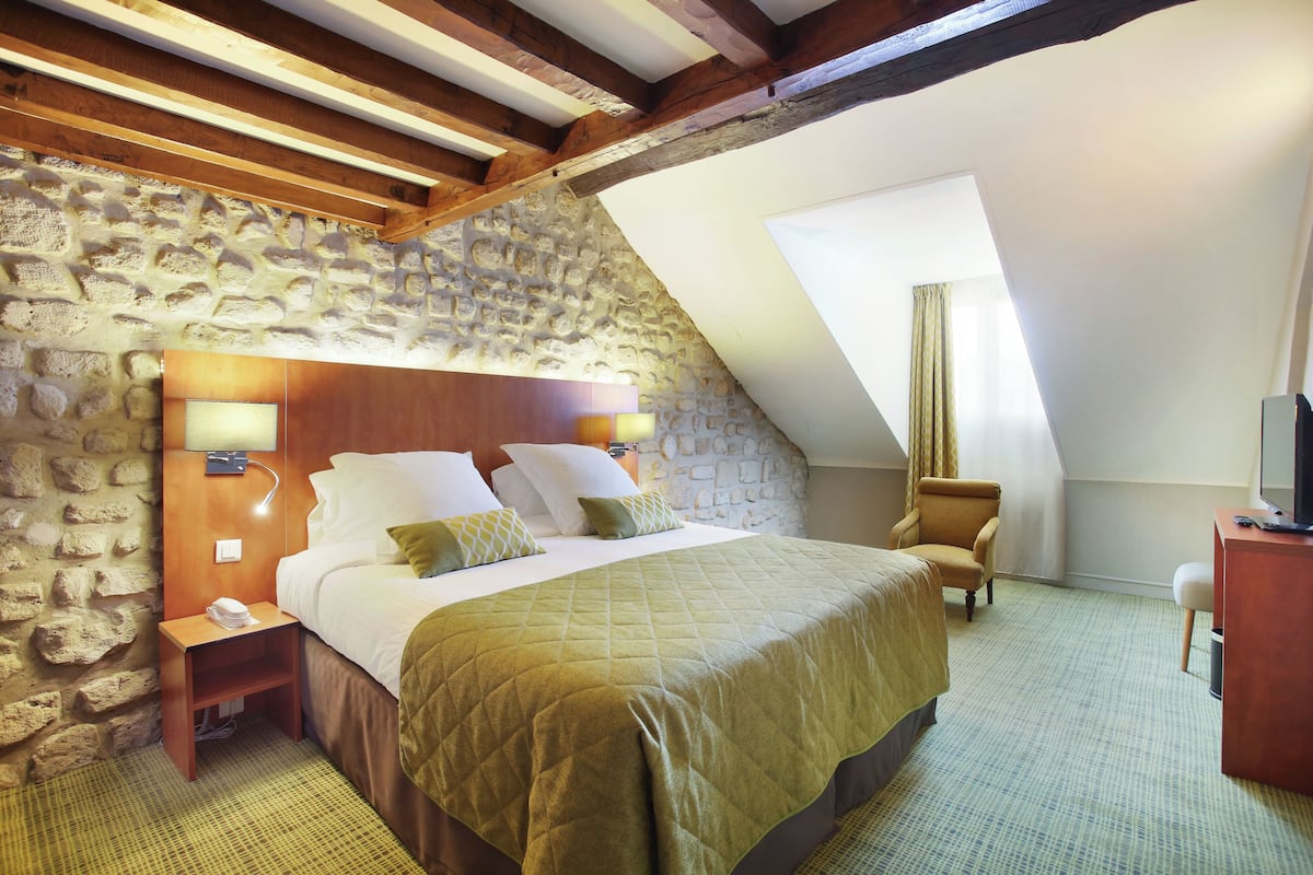 In-room safe, desk, soundproofing, WiFi (free)