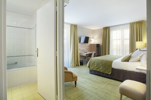 Superior Twin Room | In-room safe, desk, soundproofing, free WiFi