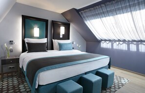 Suite | 1 bedroom, Select Comfort beds, in-room safe, desk