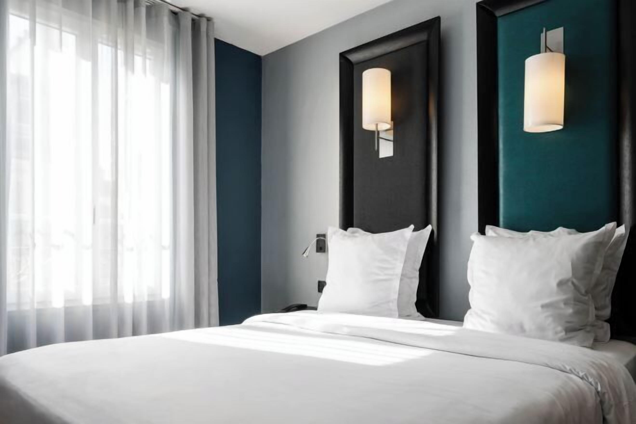 Select Comfort beds, in-room safe, desk, soundproofing