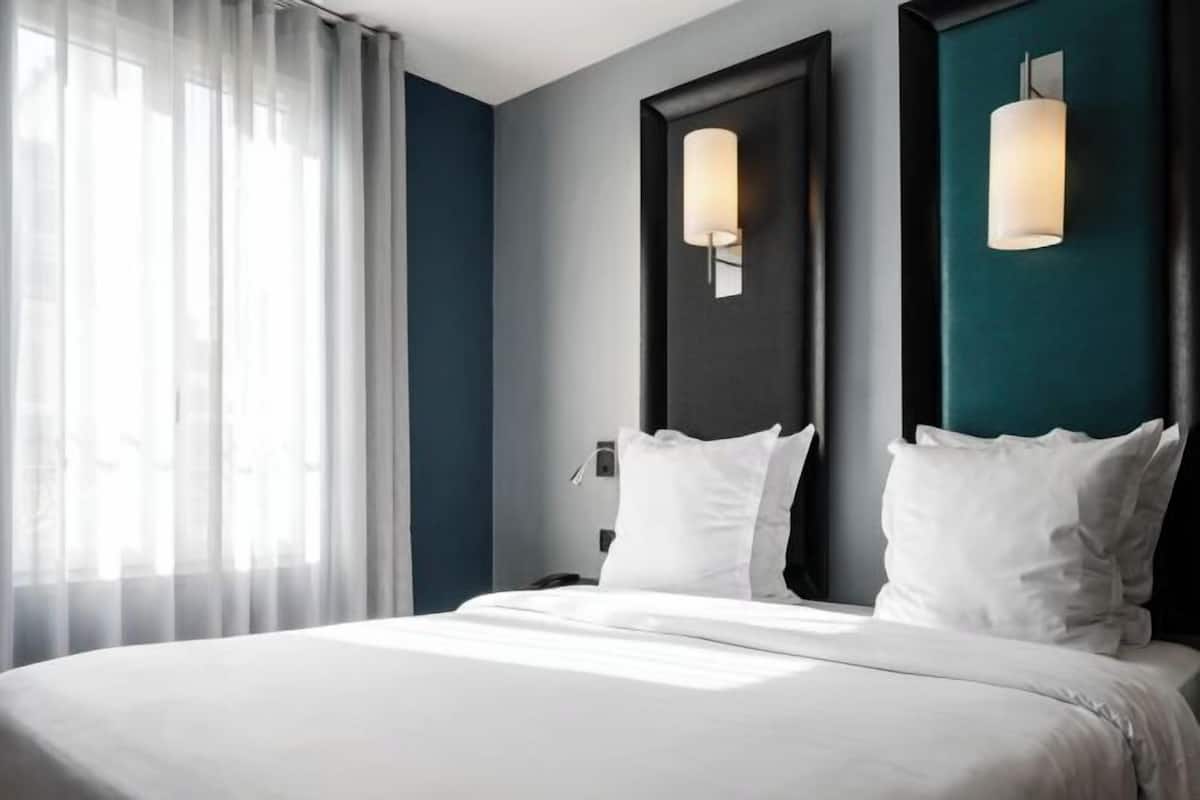Select Comfort beds, in-room safe, desk, soundproofing