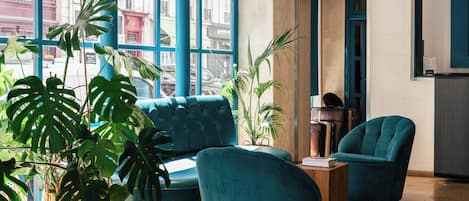 Lobby lounge
