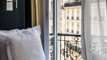 Select Comfort beds, in-room safe, desk, soundproofing