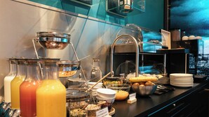 Bữa sáng buffet hàng ngày với phụ phí nhỏ 