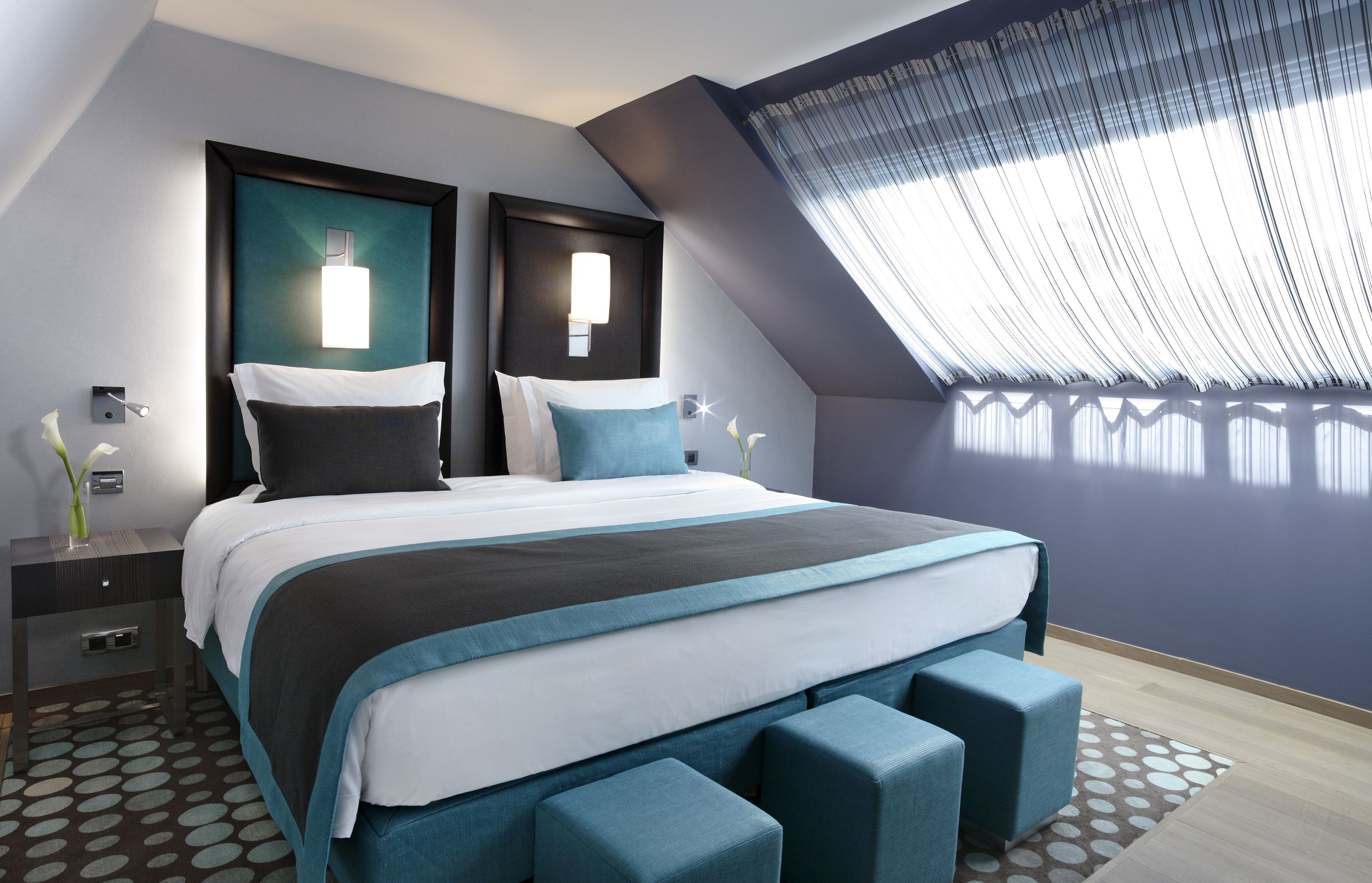 Select Comfort beds, in-room safe, desk, soundproofing