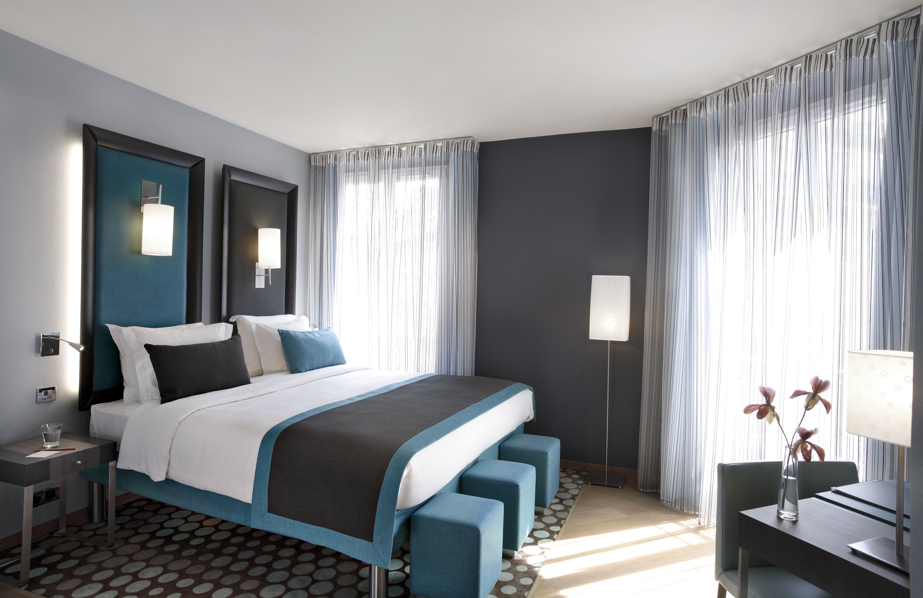 Select Comfort beds, in-room safe, desk, soundproofing
