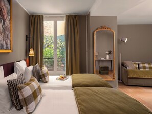 Caja de seguridad en la habitación y cortinas blackout