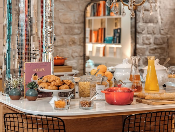 Dagelijks ontbijtbuffet (EUR 18 per persoon)