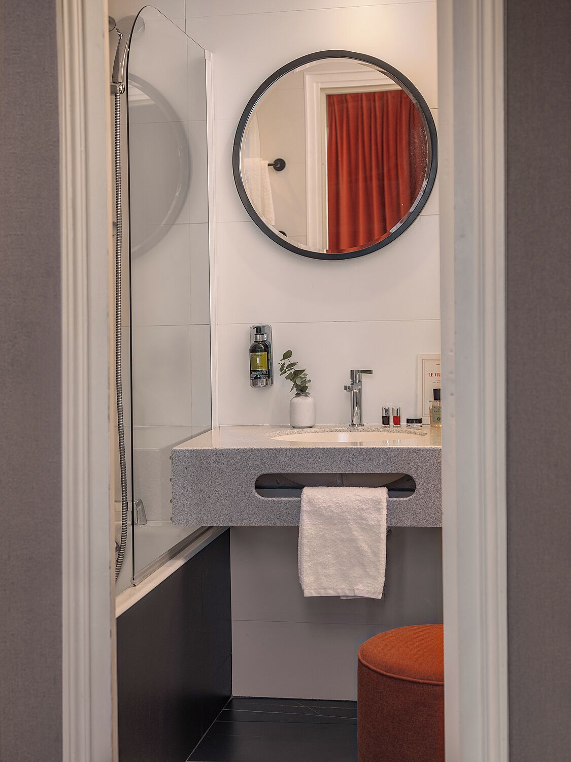 classic double room | bathroom | shower, hair dryer, towels