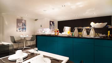 Dagelijks ontbijtbuffet (EUR 15 per persoon)