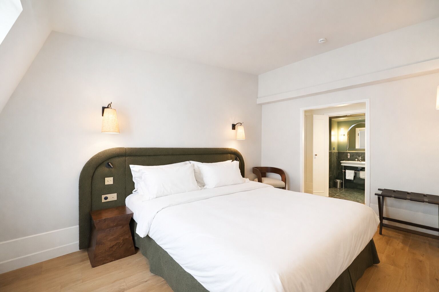 Chambre Double Deluxe | Literie de qualité supérieure, coffres-forts dans les chambres