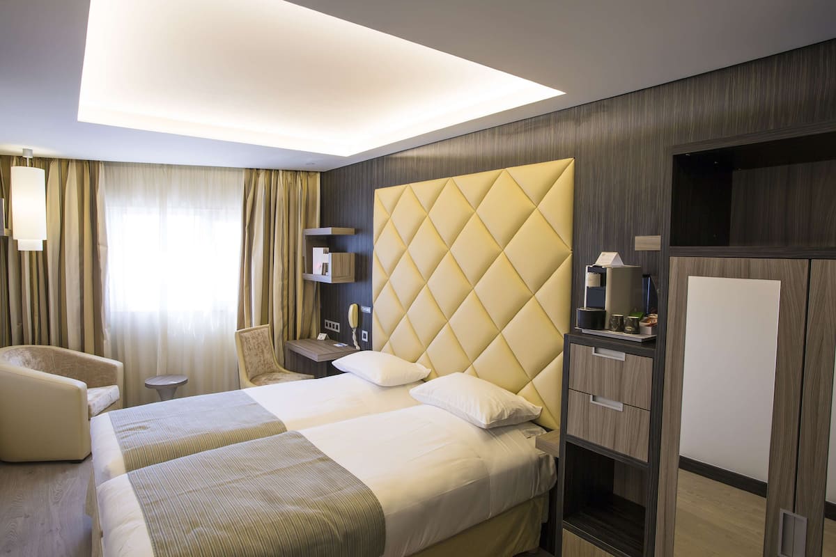 In-room safe, individually furnished, desk, laptop workspace