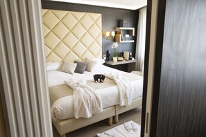 In-room safe, individually furnished, desk, laptop workspace -  BEST WESTERN PLUS CANNES RIVIERA & SPA (Cannes)