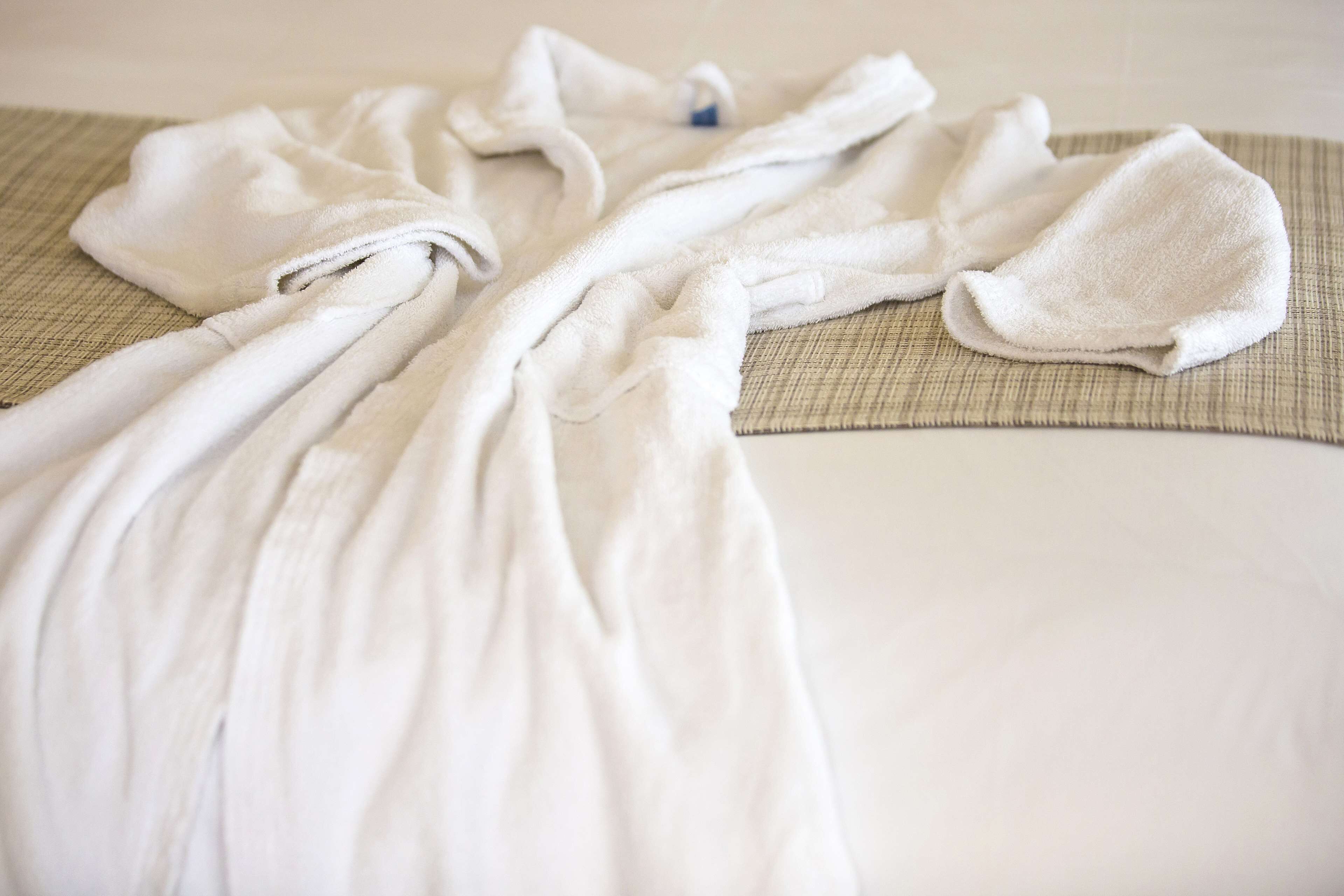 suite, 1 king bed, non smoking | in-room safe, individually furnished, desk, laptop workspace