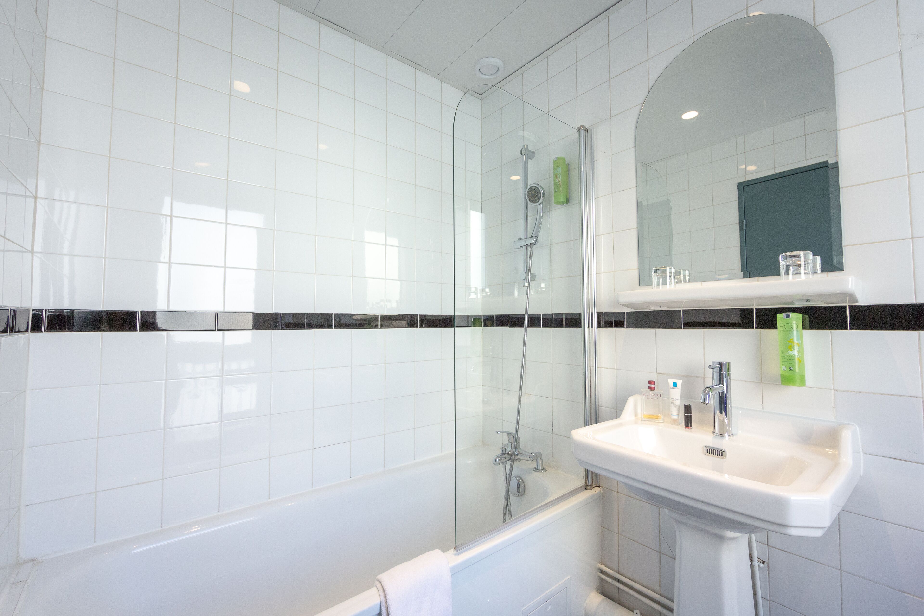 family room, 2 double beds | bathroom | shower, eco-friendly toiletries, hair dryer, towels