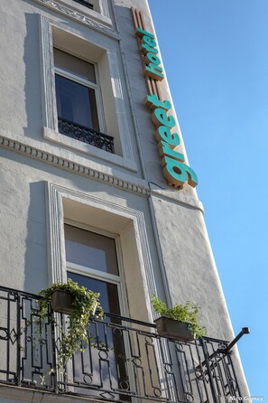 Fachada de la propiedad
