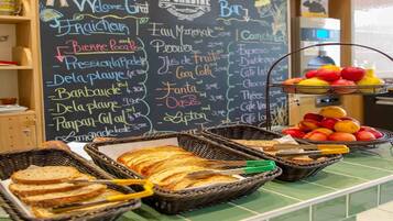 Colazione a buffet, servita tutte le mattine (11.9 EUR a persona)