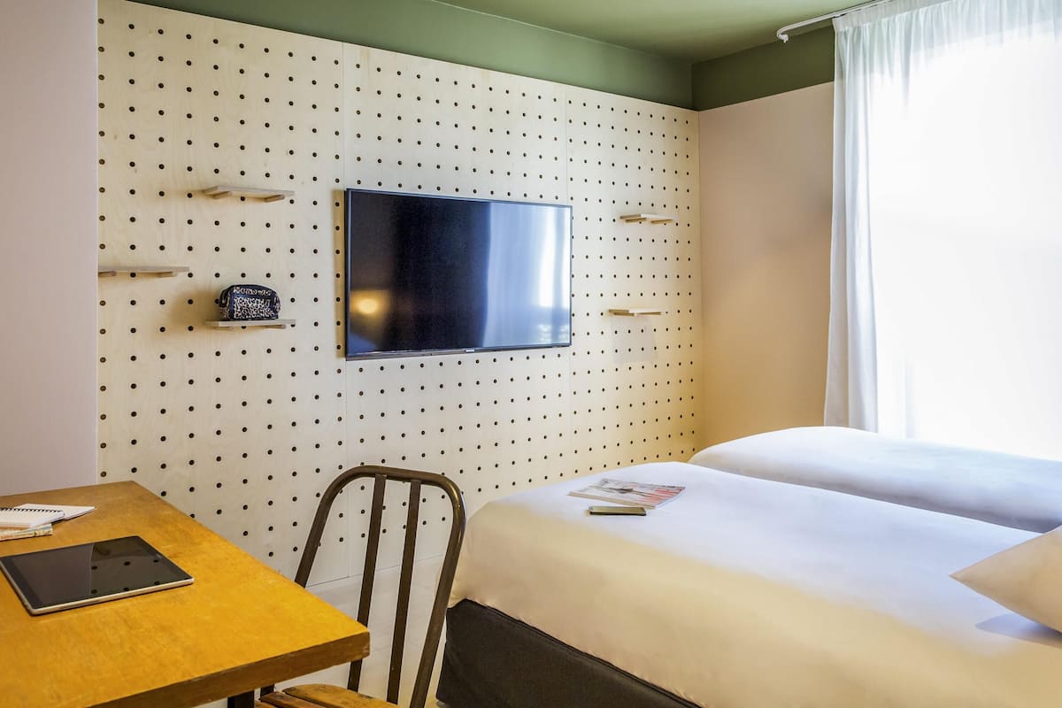 Rom, 2 enkeltsenger | Individuelt dekorert, individuelt innredet, skrivebord og lydisolert