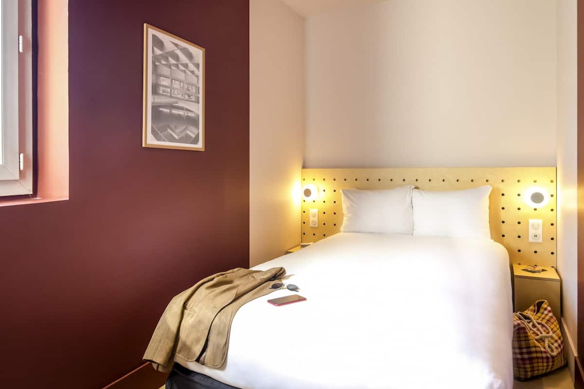 Double Room, 1 Double Bed | Individually decorated, individually furnished, desk, soundproofing