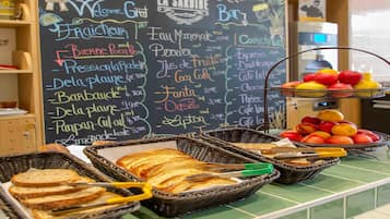 Desayuno buffet diario (EUR 11.9 por persona)