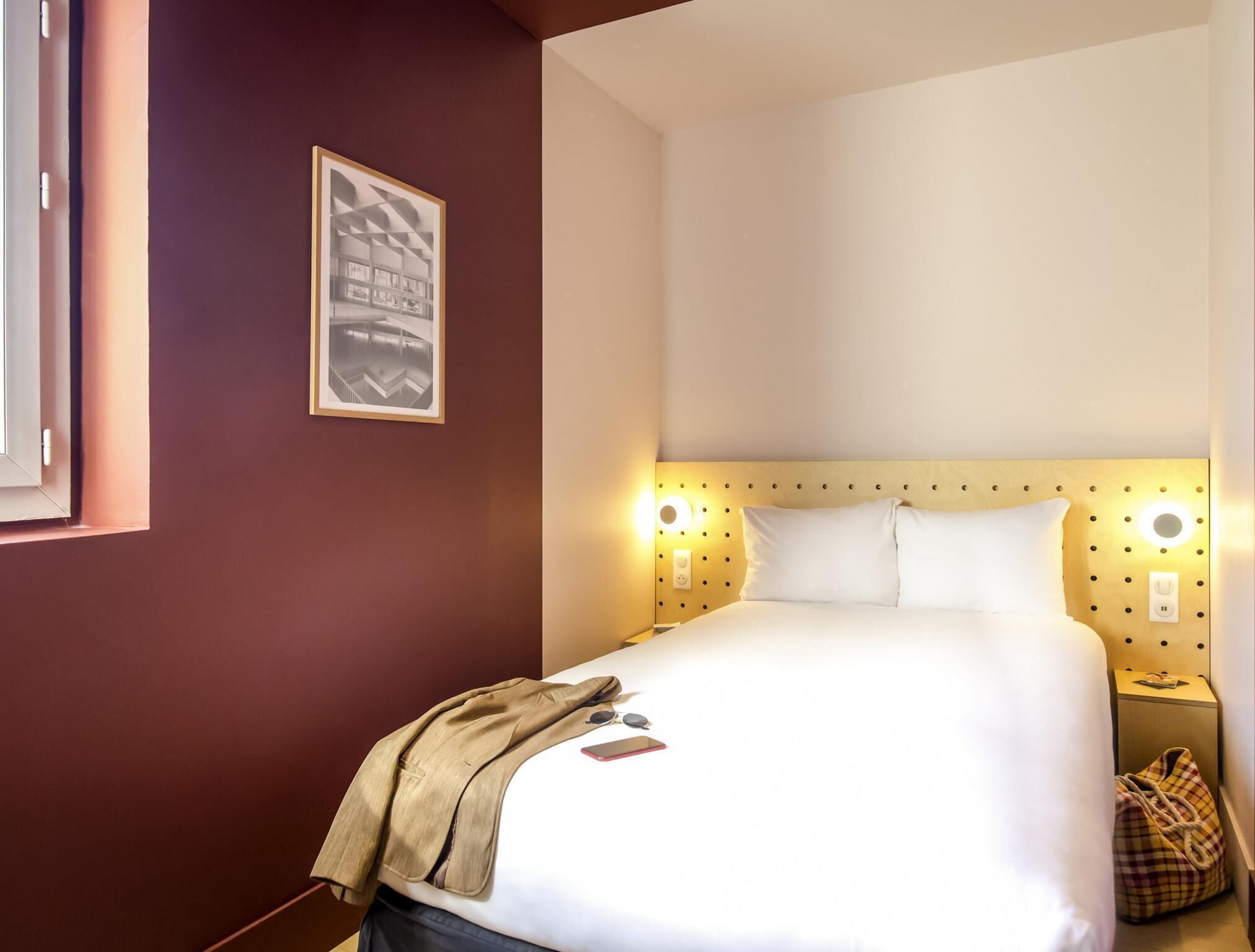 Double Room Single Use, 1 Double Bed | Individually decorated, individually furnished, desk, soundproofing