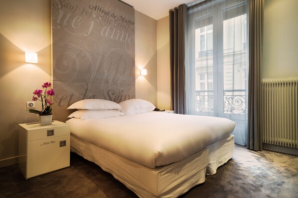 1 chambre, minibar, coffres-forts dans les chambres, bureau