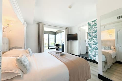 Literie de qualité supérieure, surmatelas, minibar