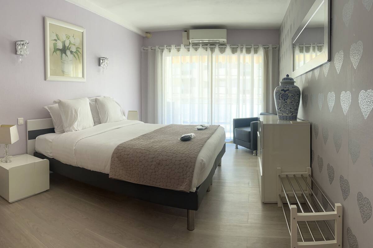 Premium bedding, pillowtop beds, minibar, in-room safe