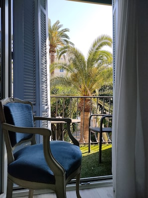 Doppelzimmer, Balkon, Gartenblick | 1 Schlafzimmer, hochwertige Bettwaren, Pillowtop-Betten, Minibar
