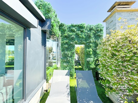 Penthouse avec Terrasse | Premium bedding, pillowtop beds, minibar, in-room safe. Hotel De Provence