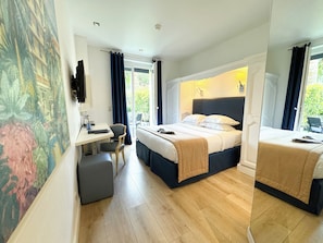 Camera doppia, terrazzo, vista giardino | Biancheria da letto di alta qualità, materassi a doppio strato, minibar