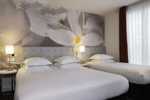Deluxe Room | Minibar, in-room safe, desk, soundproofing - Albe Hôtel Saint-Michel (Paris)