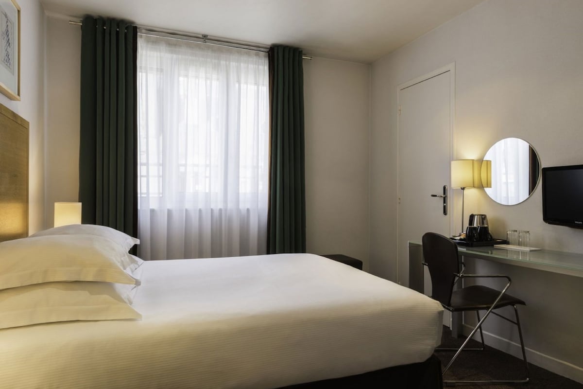 Minibar, in-room safe, desk, soundproofing