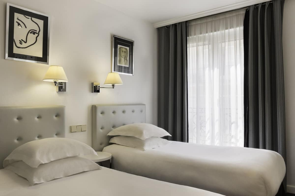 Twin Room | Minibar, in-room safe, desk, soundproofing