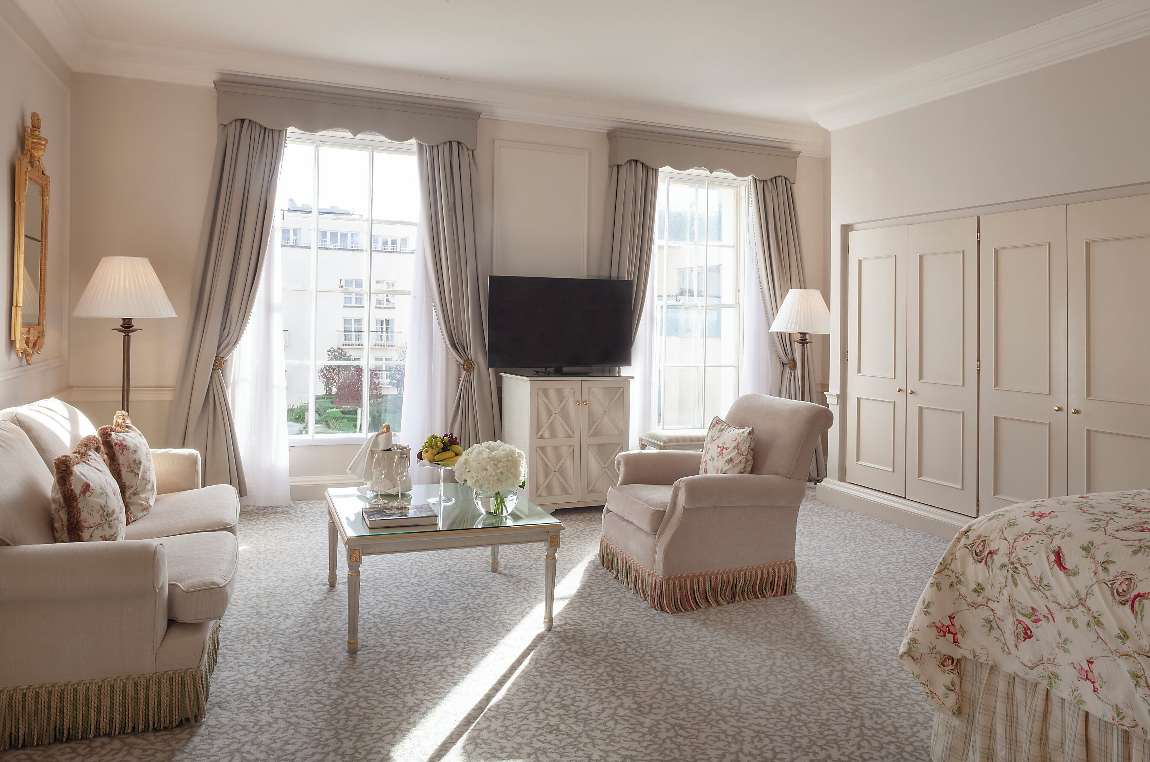 Premium bedding, minibar, in-room safe, desk