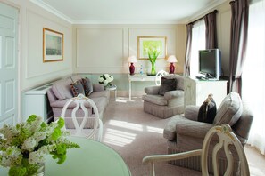 Suite, 1 soverom (Garden Wing, Lane View) | Sengetøy av topp kvalitet, minibar, safe på rommet og skrivebord