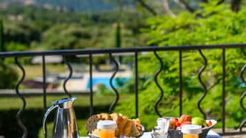 Or des Sauges Balcon | Repas de petit déjeuner | Petit déjeuner buffet (25 EUR par personne)