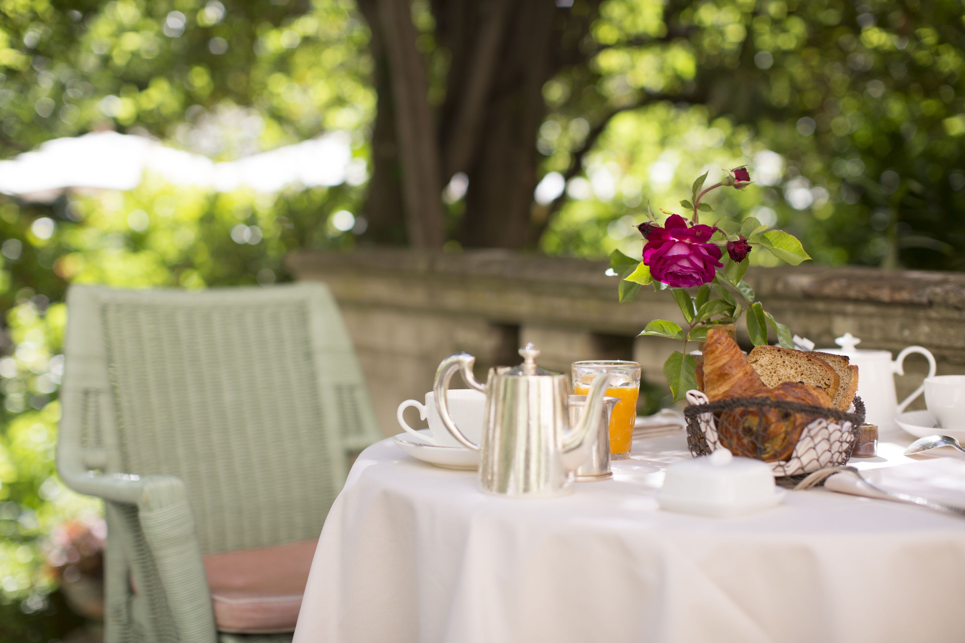 daily buffet breakfast (eur 38 per person)