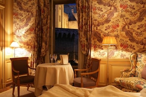 Large Deluxe Room