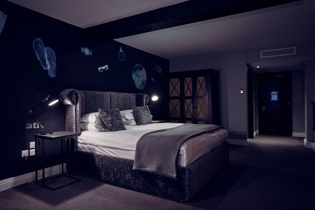 Chambre Double Deluxe | 1 chambre, bureau, rideaux occultants, fer et planche à repasser