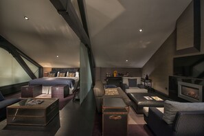 Suite | 1 soverom, skrivebord, blendingsgardiner og strykejern/-brett
