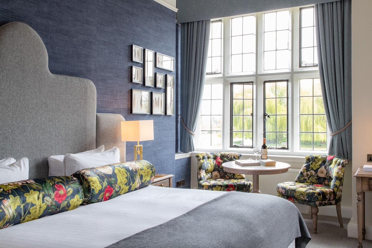 manor house double | view from room