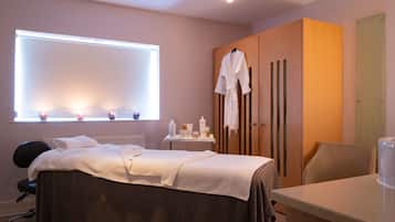 Sauna, steam room, body treatments, aromatherapy, hot stone massages