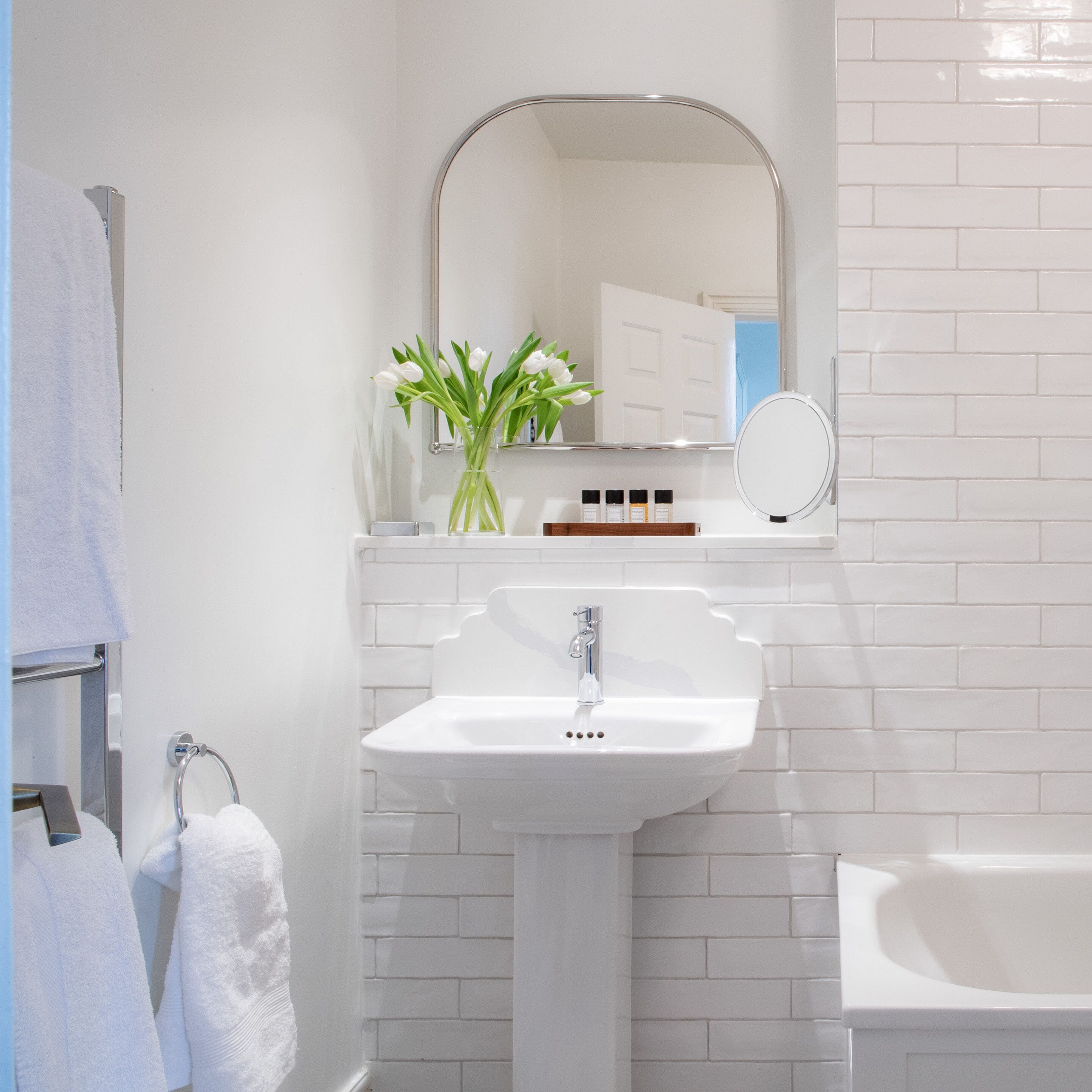 cosy double | bathroom | combined shower/bathtub, designer toiletries, hair dryer, bathrobes