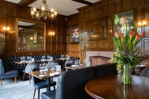 Daily buffet breakfast (GBP 14.95 per person)