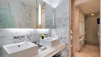 Combined shower/bathtub, free toiletries, hair dryer, bathrobes