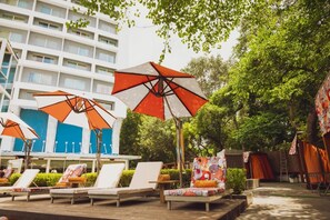 Outdoor pool - The Park New Delhi (New Delhi)